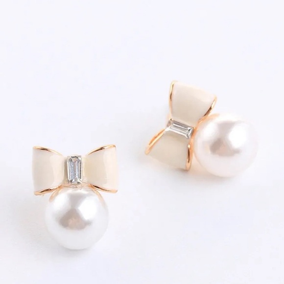 Elegant White Bow Pearl Earrings - Picture 3 of 4